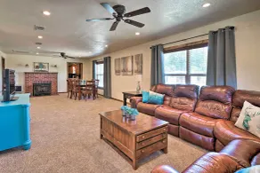 Mcalester Cottage w/ 30 Private Acres & Ponds! - Interior