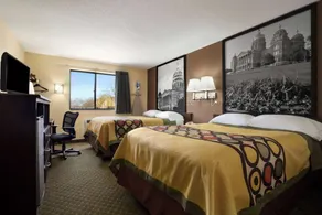 Super 8 by Wyndham Cedar Rapids - Room