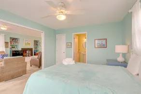 Steps to Galveston Beach: Dog-Friendly Gem w/ Yard - Interiör