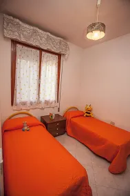 Cozy apartment near the beach - Zimmer