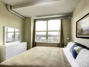 Pelicanstay near Holland Tunnel - Camera