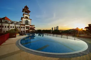 DoubleTree by Hilton Putrajaya Lakeside - Piscine