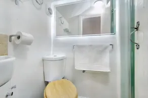 The Folly - Baño