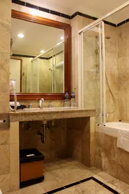 Hotel Bumi Senyiur - Bathroom