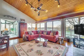 Waterfront, Private Beach, & Dock in Irvington - Innvendig