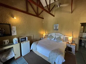 Elephant's Nest Guest House - Zimmer