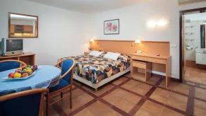 Fontana Bayside Park - Room