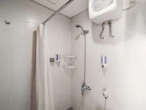 Strategic And Comfy Studio At Skyland City Jatinangor Apartment - Badezimmer