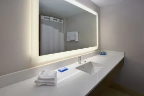 Holiday Inn Express & Suites Milford by IHG - Salle de bain