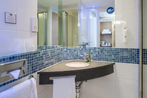 Holiday Inn Express Leicester City by IHG - Bathroom