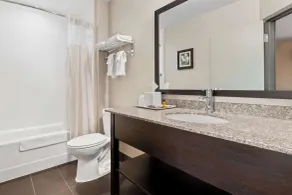 Best Western Plus Fergus Hotel - Baño