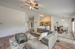 Ranch-Style Lehigh Acres House with Big Backyard! - Interiør