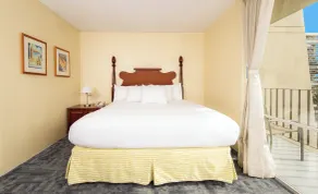 Ohia Waikiki Studio Suites - Room