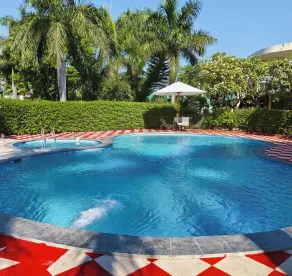 Onyx Hotel Corbett - Pool