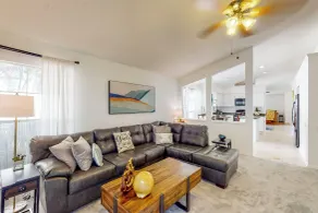 Centrally Located Home w/ a Fire Pit, Large Yard - Interiør