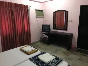 Indraprastham Tourist Home - Værelse