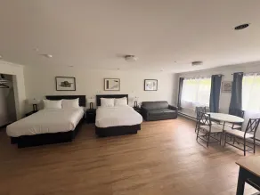 Gateway Hotel and Suites - Room