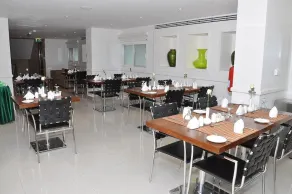 Phoenix Plaza Hotel Apartments - Restaurant