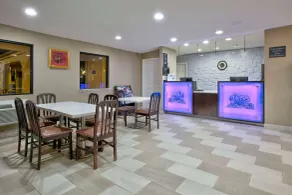 Super 8 by Wyndham Palestine TX - Hall