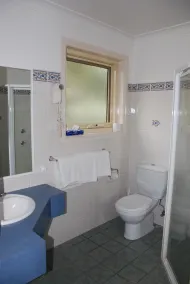 Golfview Motor Inn - Bathroom