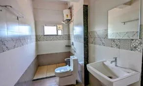 Hampi Delmont Resort - Badezimmer