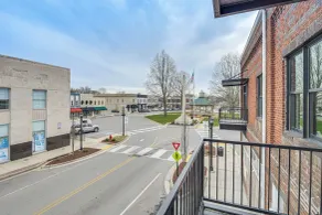 On Dtwn Square! Chic Lawrenceburg Condo w/ Balcony - Interiør