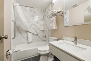 Super 8 by Wyndham Charlottesville - Salle de bain