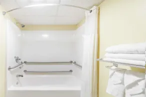 Super 8 by Wyndham Jacksonville - Salle de bain
