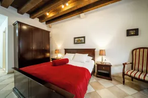 SUNce Palace Apartments with free offsite parking - Habitación