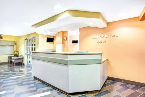 Microtel Inn & Suites Newport News - Vestíbulo