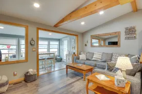 Lakefront Retreat w/ Private Dock! - Innvendig