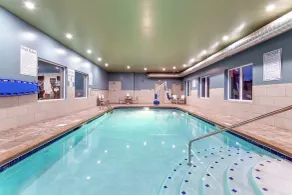 Holiday Inn Express & Suites - Columbus - Worthington by IHG - Pool