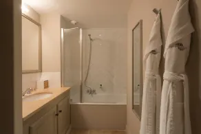 Hôtel & Restaurant de charme - La Bégude Saint-Pierre - Bathroom