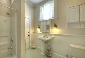 Nobody's Inn - Bathroom