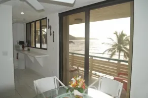 1732 Watergate - In-room dining