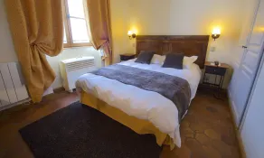 Hostellerie de la Tour d'Auxois - Værelse