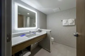 Holiday Inn Express & Suites - Staunton by IHG - Salle de bain