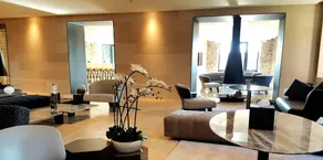 Etoile de Pompadour - Lobby sitting area