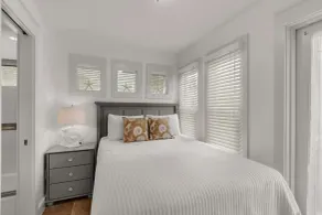 Love Shack: 3-Schlafzimmer-Golfblick-Kutschenhaus mit Gemeinschaftspool, Walkover #1 - Zimmer