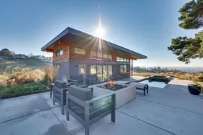 Luxe, Modern Studio w/ Sweeping City Views! - Interiør