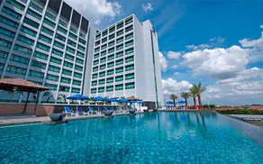 Royale Chulan Damansara - Piscine