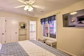 Luxe Lakefront Apartment w/ Shared Pool & Dock! - Innenbereich