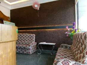 Ebenezer Plaza - Réception
