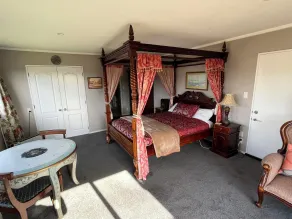 Tudor Manor Bed & Breakfast - Zimmer