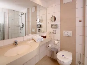 Chambre Simple - SPA pyramide AG - Salle de bain