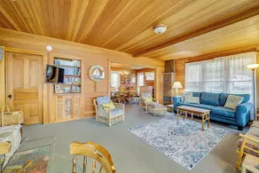 Waterfront Alanson Cottage w/ Dock & Lake Access! - Innvendig