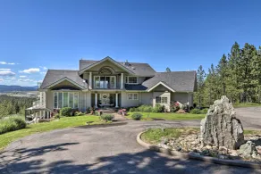 Secluded Home w/ Pool ~ 14 Mi to Coeur d'Alene! - Interiör