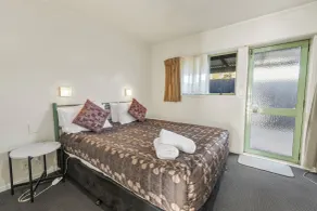 Birchwood Spa Motel - Room