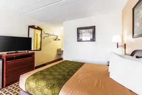 Econo Lodge Savannah Midtown - Room