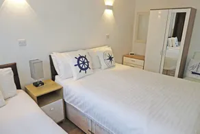 Devoncourt Devoncoast SeaView Apartments - Habitación